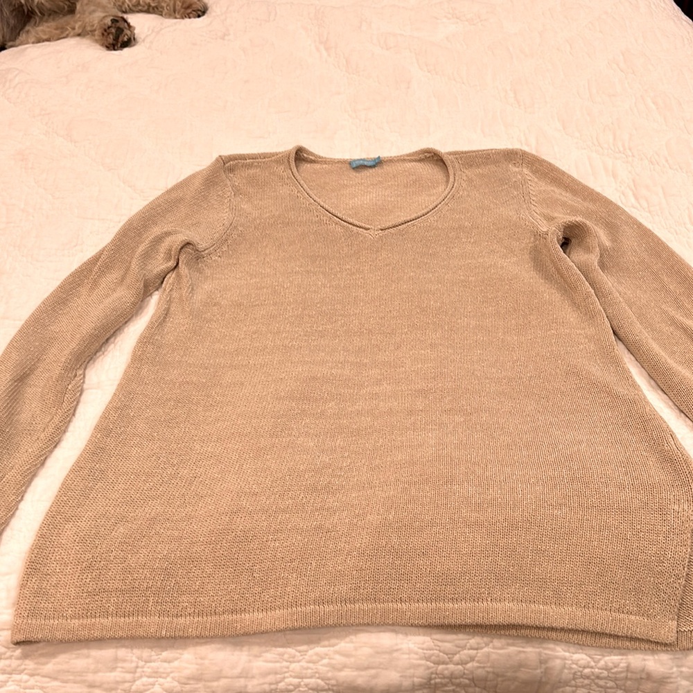 J McLaughlin women’s tan V neck sweater size L